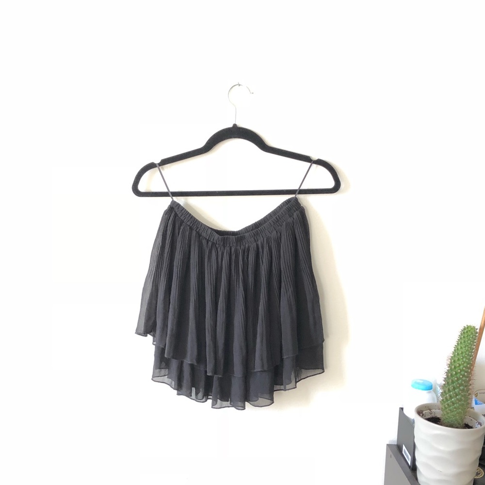 Beautiful flows black mini skirt